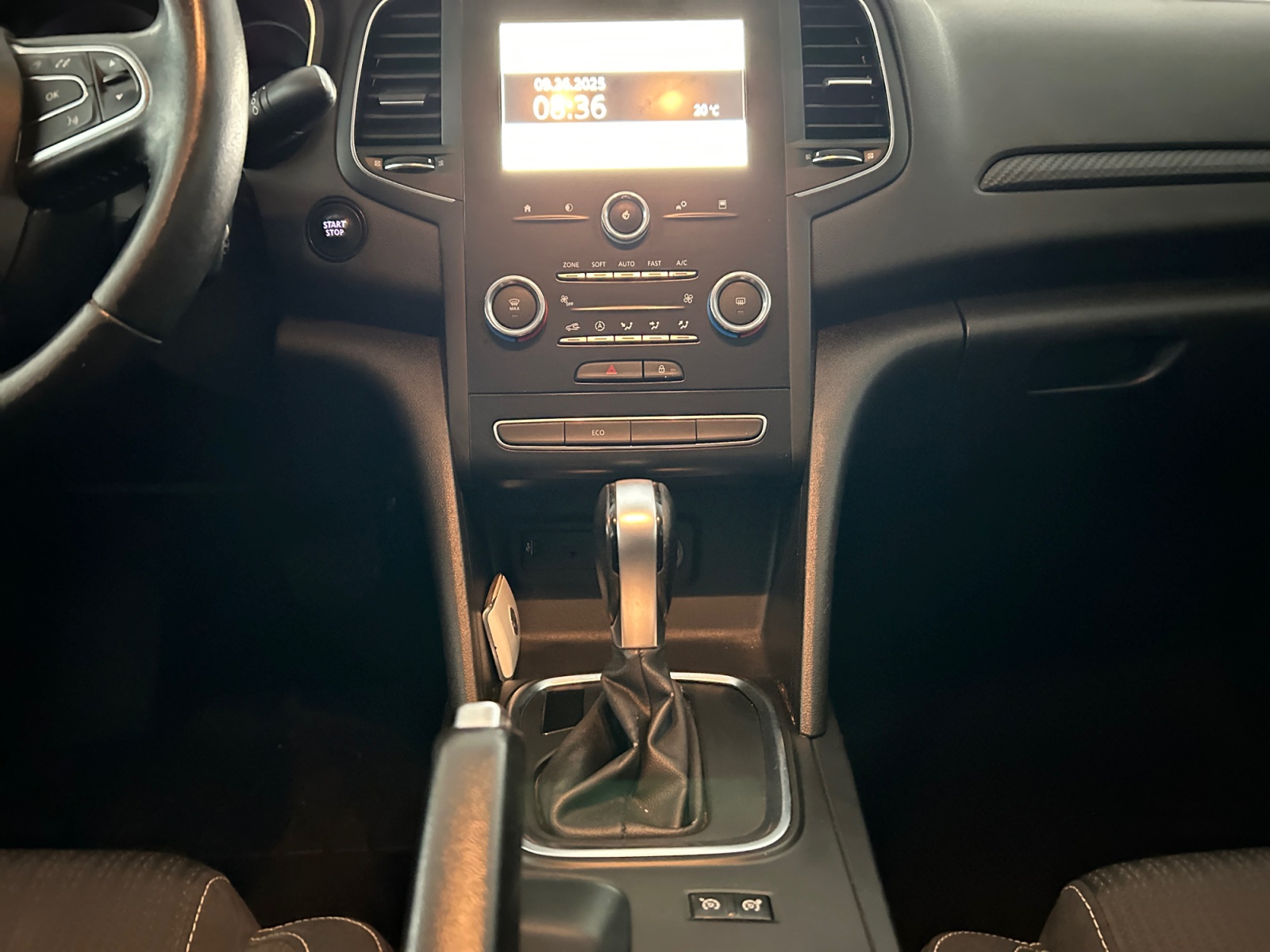 RENAULT MEGANE-RENAULT MEGANE MEGANE SEDAN IV - PH2 - 1.5 DCI AUTHENTIC BVA 114CH-image-8